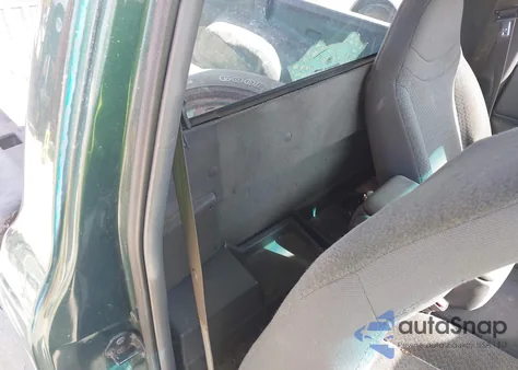 1999 Ford Ranger Xl/Xlt from USA, damaged, VIN 1FTYR10C1XPB75951